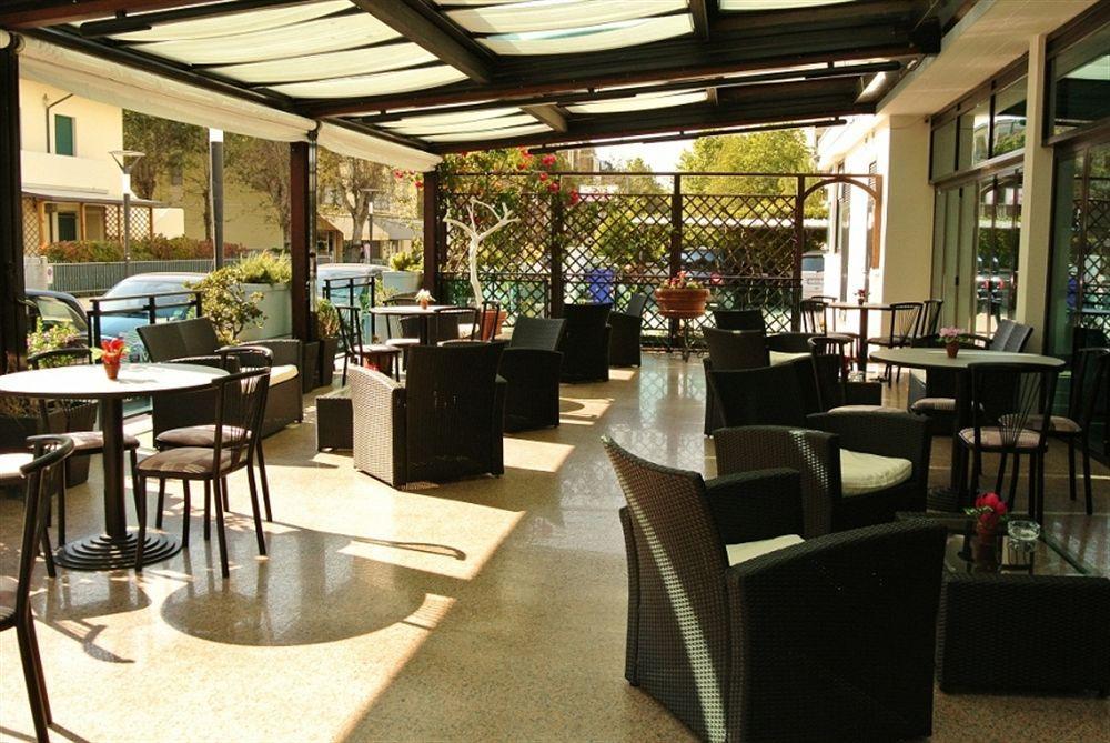 Hotel Mirage Lido di Classe Buitenkant foto