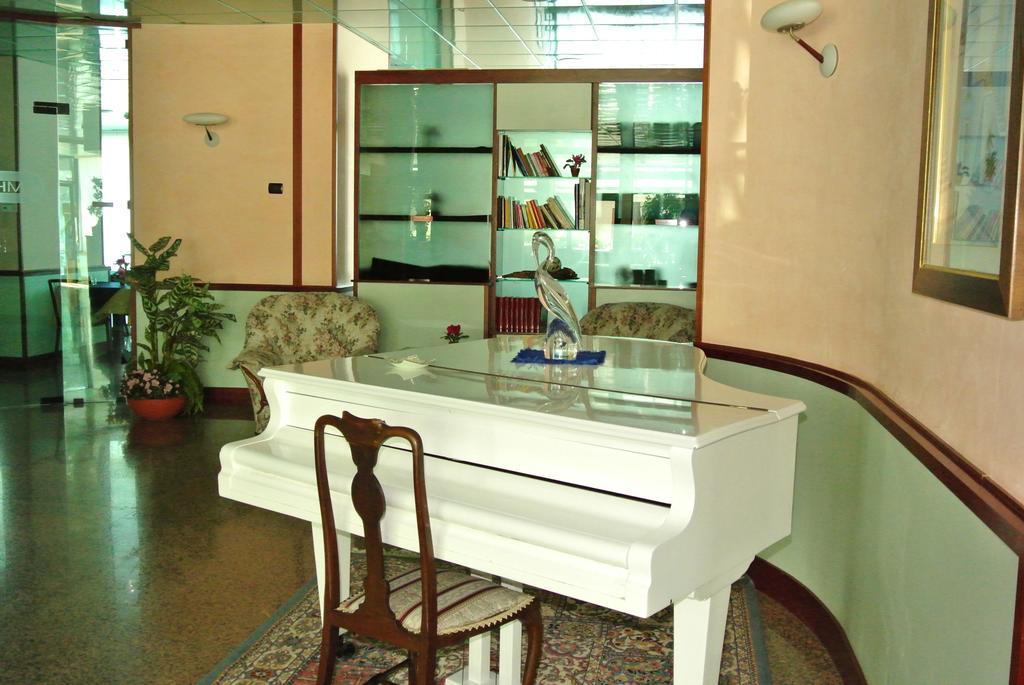 Hotel Mirage Lido di Classe Buitenkant foto